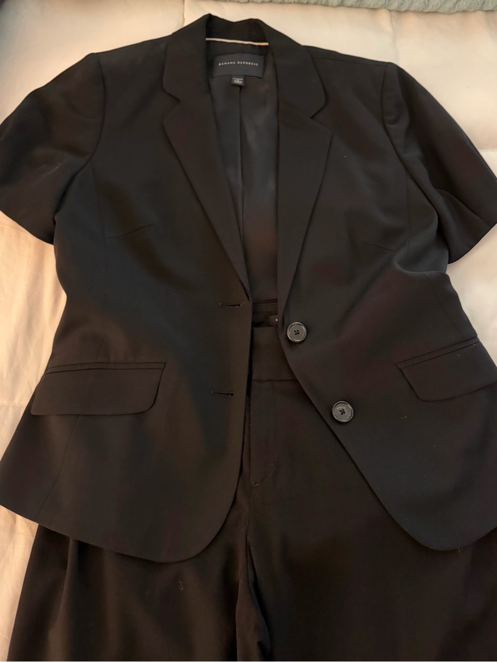 Banana Republic Women’s Size 8 Black Short-Sleeve Blazer with Matching Suit Pant